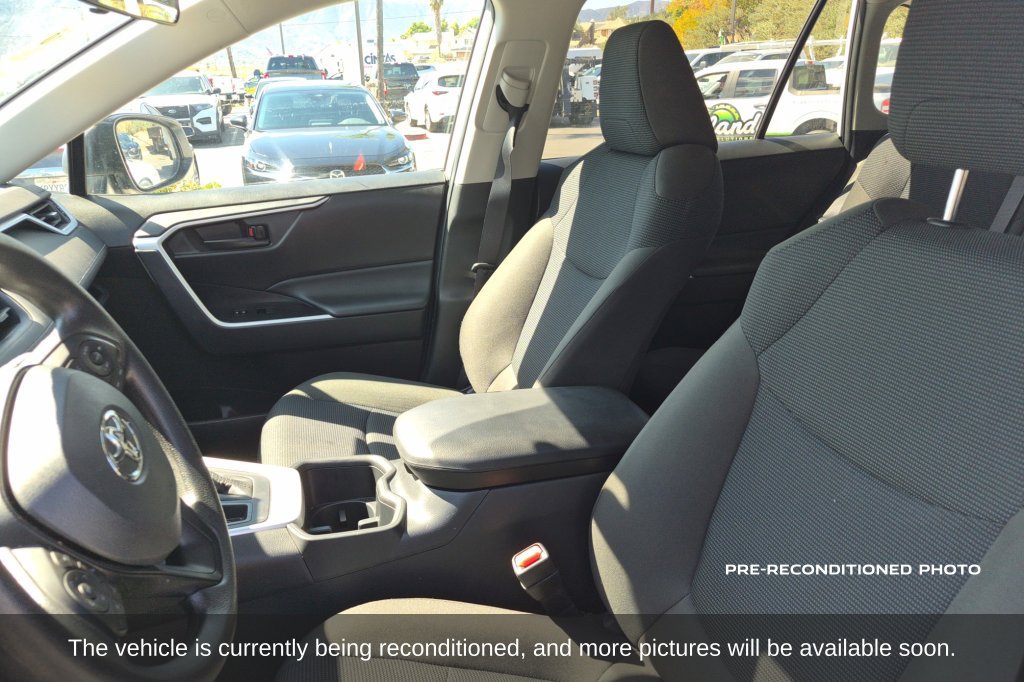 Used 2025 Toyota RAV4 LE AWD/4WD image 11