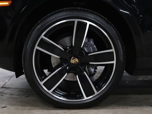 Used 2019 Porsche Cayenne image 37