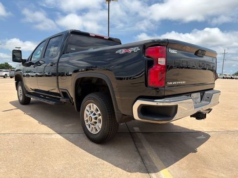 Used 2024 Chevrolet Silverado 2500 LT w/ Convenience Package AWD/4WD image 18