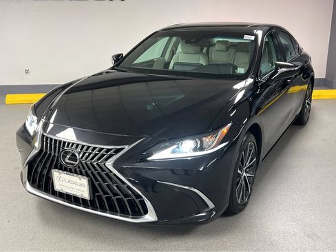 Used 2025 Lexus ES 300h w/ Premium Package FWD image 3
