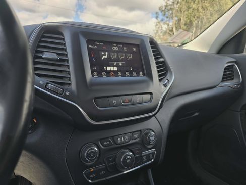 Used 2021 Jeep Cherokee Latitude Lux w/ Sun & Sound Group image 18