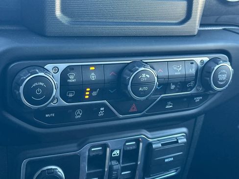 Used 2020 Jeep Gladiator Sport AWD/4WD image 19