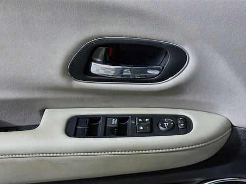 Used 2018 Honda HR-V EX image 15