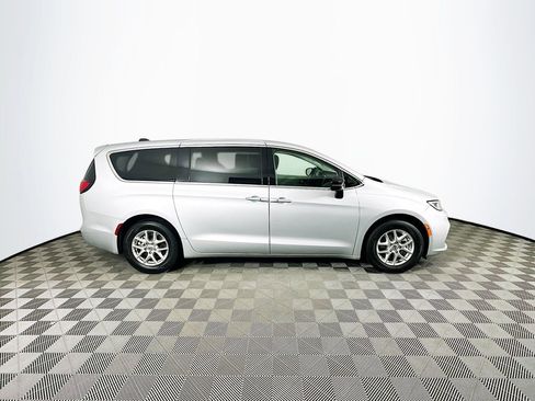 Certified 2024 Chrysler Pacifica Touring-L image 13