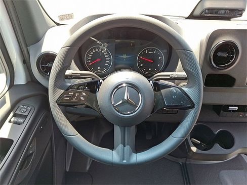 Used 2025 Mercedes-Benz Sprinter 2500 image 17