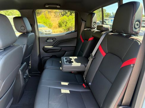 New 2025 Chevrolet Colorado Z71 w/ Technology Package image 8