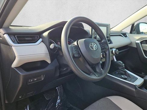 Used 2020 Toyota RAV4 XLE image 10