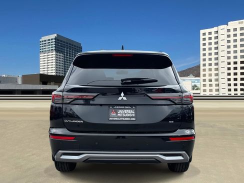 New 2025 Mitsubishi Outlander SE image 4