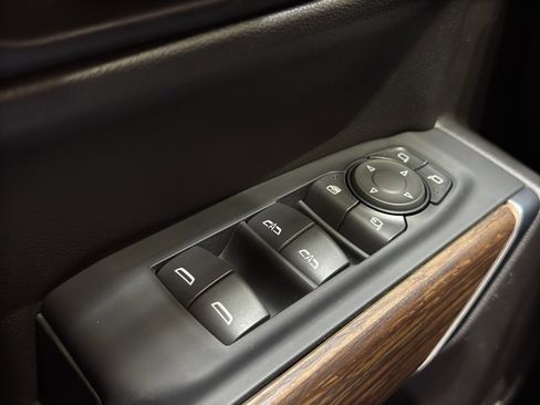 Certified 2022 Chevrolet Silverado 1500 High Country w/ Technology Package image 36