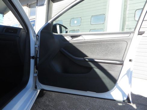 Used 2016 Volkswagen Jetta S image 23