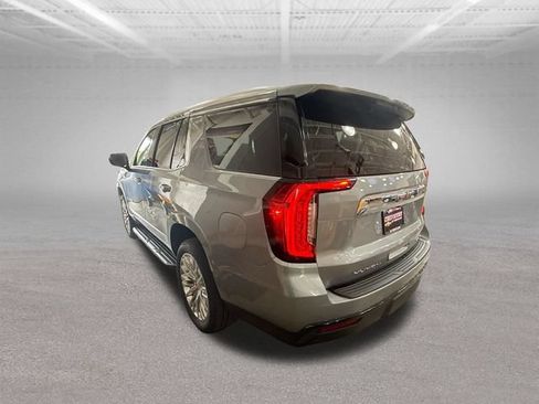 Used 2023 GMC Yukon SLE w/ LPO, Floor Liner Package AWD/4WD image 9