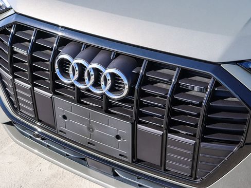 New 2025 Audi Q3 2.0T Premium image 8