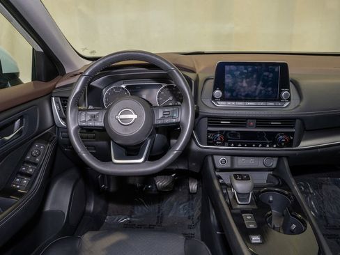 Used 2023 Nissan Rogue SV w/ SV Premium B Package image 7