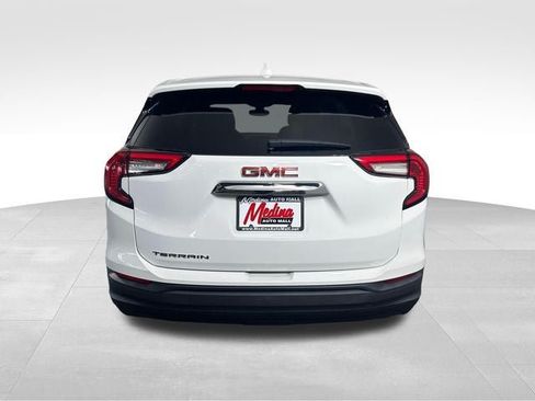 Used 2024 GMC Terrain SLE FWD image 4