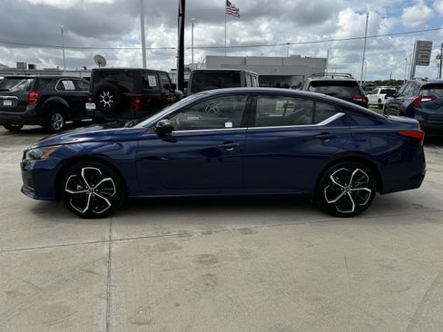 Used 2024 Nissan Altima 2.5 SR FWD image 7