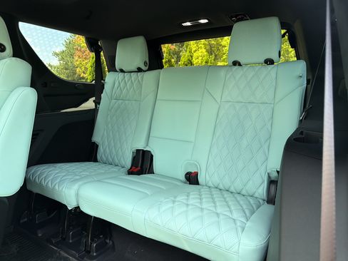 Used 2026 Cadillac Escalade Platinum Sport w/ LPO, Floor Liner Package AWD/4WD image 10