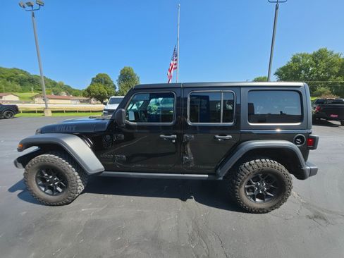 Used 2025 Jeep Wrangler Unlimited Sport AWD/4WD image 2