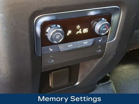 Used 2025 Chevrolet Suburban High Country image 14