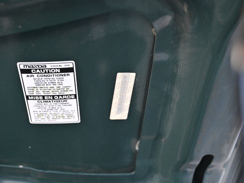 Used 2002 MAZDA MX-5 Miata RWD image 49
