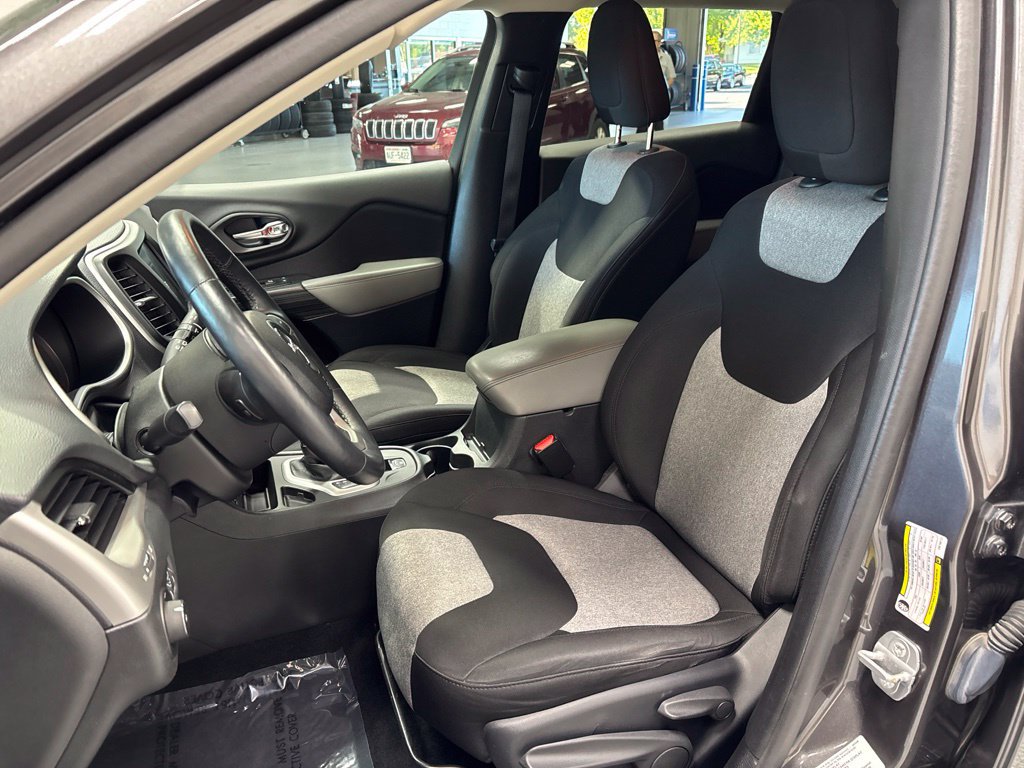 Used 2014 Jeep Cherokee Latitude w/ Cold Weather Group FWD image 9
