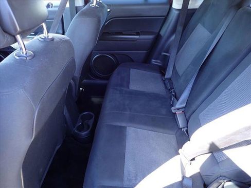Used 2014 Jeep Patriot Latitude AWD/4WD image 9