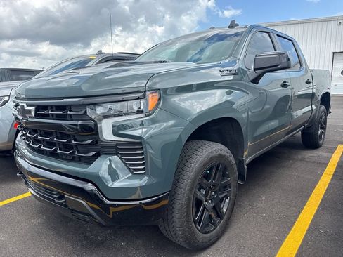 Used 2025 Chevrolet Silverado 1500 LT Trail Boss w/ Dark Appearance Package AWD/4WD image 1