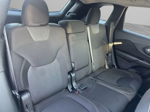 Used 2015 Jeep Cherokee Latitude w/ Cold Weather Group image 12