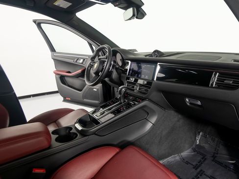 Certified 2023 Porsche Macan S AWD/4WD image 35
