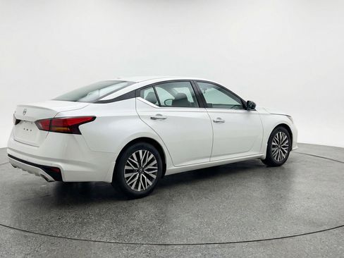 Used 2025 Nissan Altima 2.5 SV FWD image 9