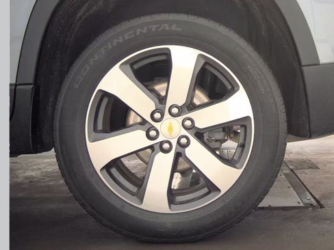 Used 2021 Chevrolet Traverse LT w/ LT Premium Package image 13