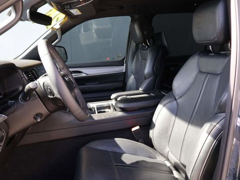 Used 2024 Jeep Wagoneer Series II AWD/4WD image 9