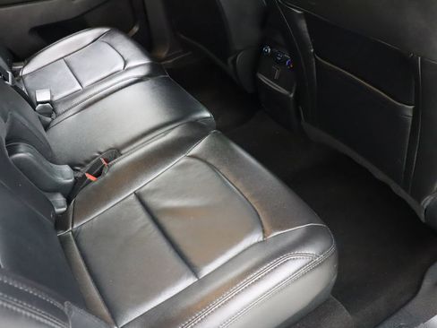 Used 2018 Ford Explorer XLT w/ Equipment Group 202A FWD image 33