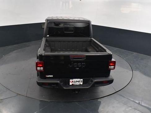 New 2025 Jeep Gladiator Sport image 38