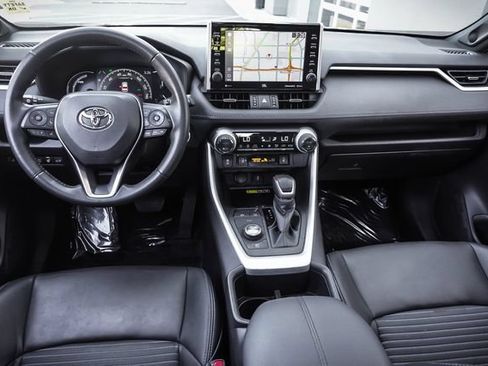 Used 2022 Toyota RAV4 XSE AWD/4WD image 18
