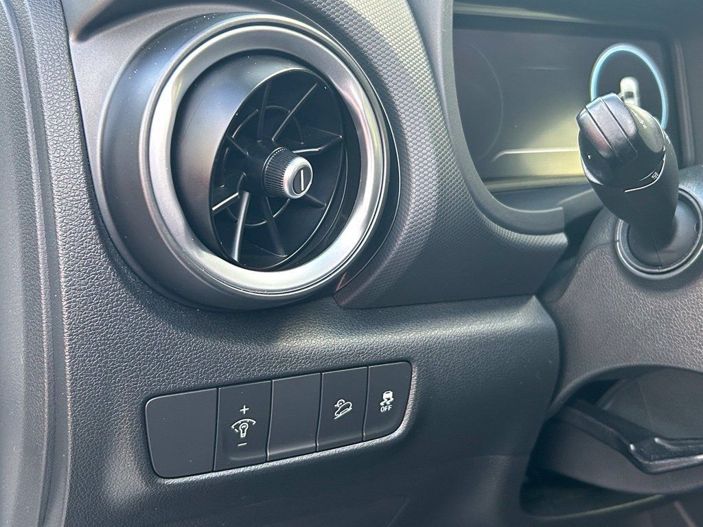 Used 2022 Hyundai Kona Limited FWD image 18