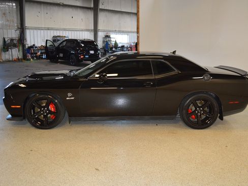 Used 2017 Dodge Challenger SRT Hellcat RWD image 6