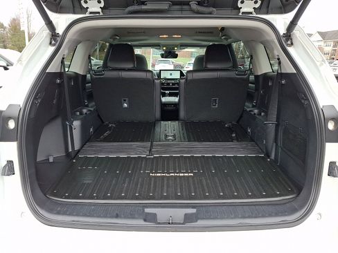 Used 2024 Toyota Highlander XLE image 29