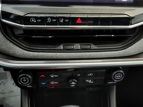 Used 2022 Jeep Compass Latitude image 42