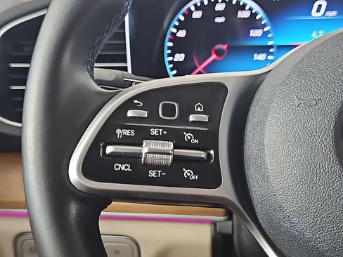 Used 2021 Mercedes-Benz GLE 350 w/ Premium Package image 17