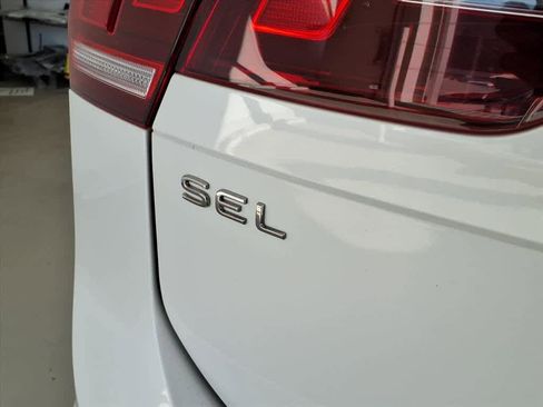 Used 2022 Volkswagen Tiguan SEL R-Line image 17