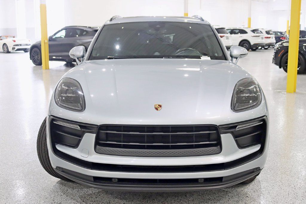 Used 2022 Porsche Macan AWD/4WD image 8