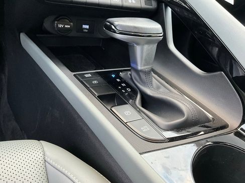 Used 2025 Hyundai Elantra Limited image 23