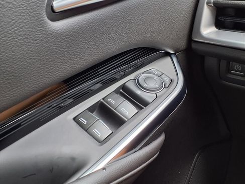 Certified 2024 Cadillac XT4 Luxury w/ Cold Weather Package FWD image 28