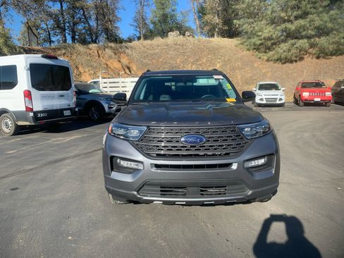 Used 2023 Ford Explorer XLT w/ Equipment Group 202A image 2