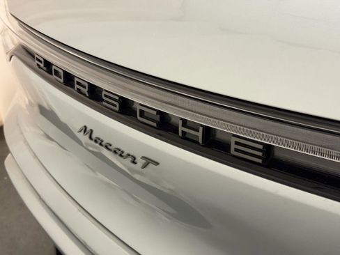 Used 2025 Porsche Macan Turbo image 25