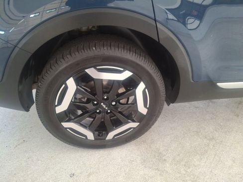 Used 2023 Kia Telluride EX w/ EX Captain's Chair Package FWD image 13