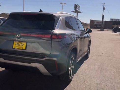 Used 2026 Volkswagen Tiguan SE AWD/4WD image 9