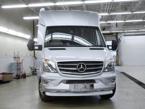 Used 2018 Mercedes-Benz Sprinter 3500 image 2