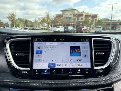 New 2026 Chrysler Pacifica Select image 22