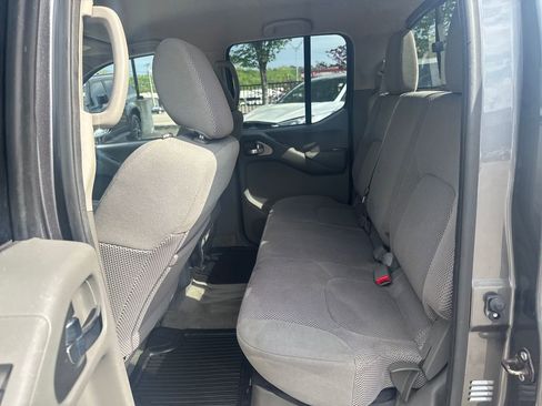 Used 2016 Nissan Frontier SV image 26